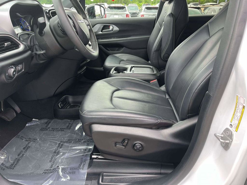 2024 Chrysler Pacifica Hybrid Select