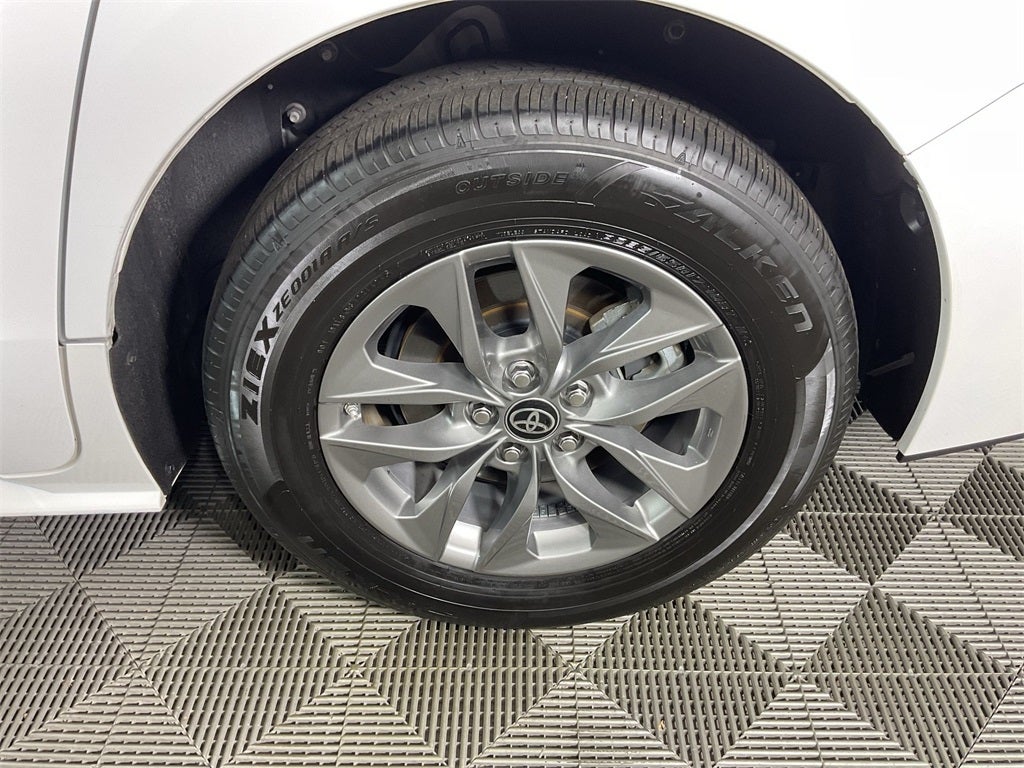 2024 Toyota Sienna LE 8 Passenger