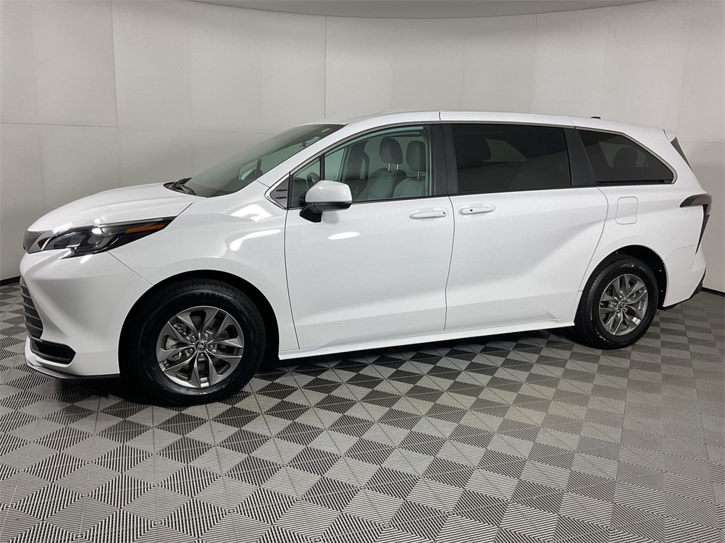 2024 Toyota Sienna LE 8 Passenger