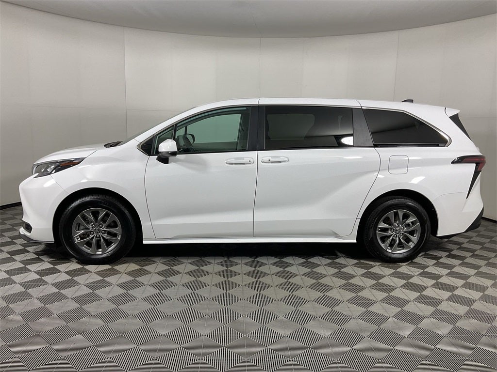 2024 Toyota Sienna LE 8 Passenger