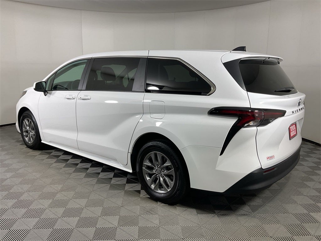 2024 Toyota Sienna LE 8 Passenger