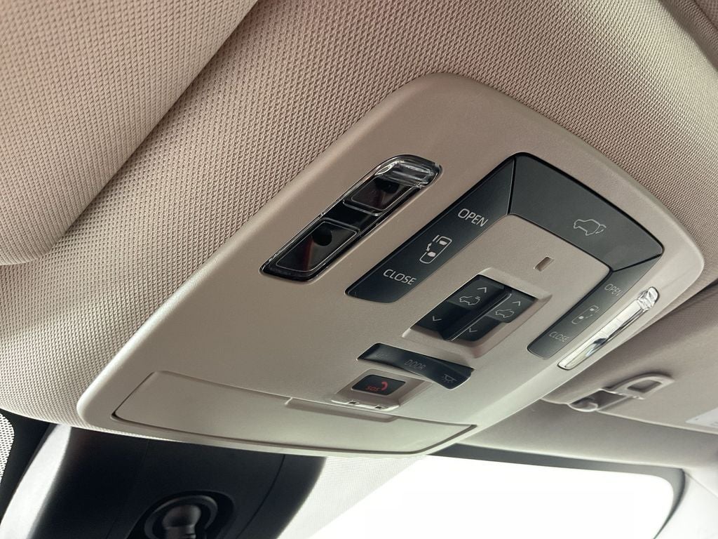 2023 Toyota Sienna Limited 7 Passenger