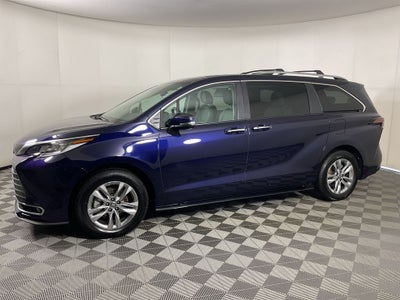 2023 Toyota Sienna Limited 7 Passenger