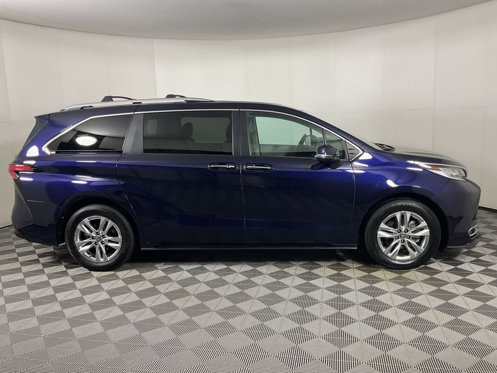 2023 Toyota Sienna Limited 7 Passenger