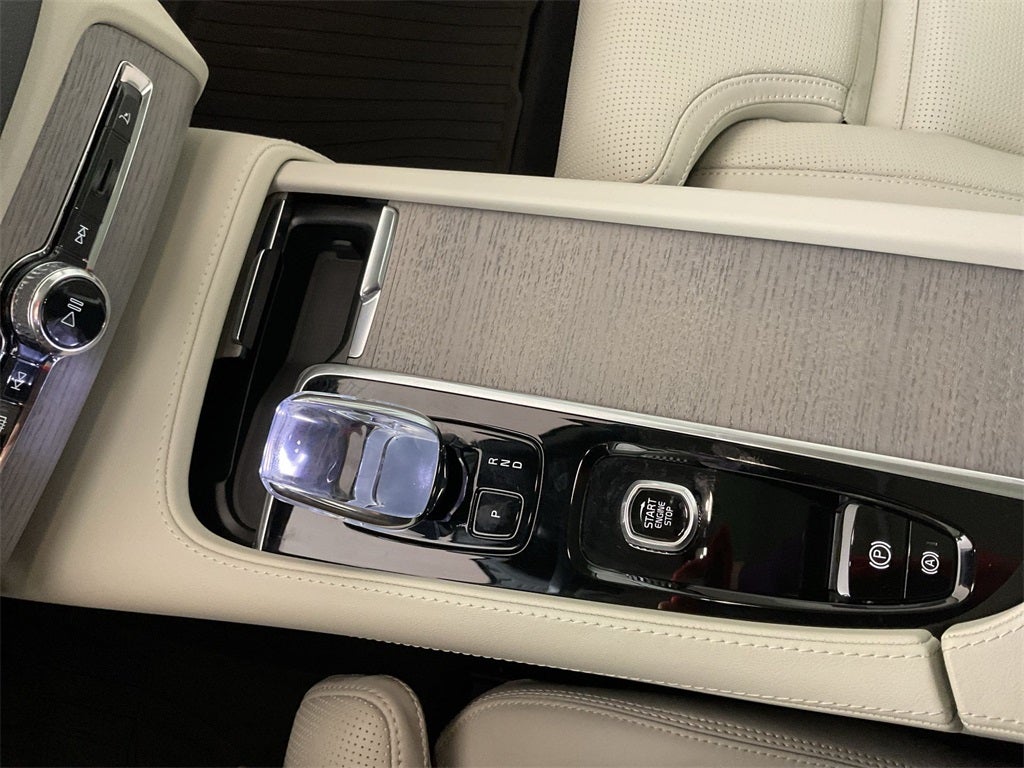 2025 Volvo XC90 B6 Ultra