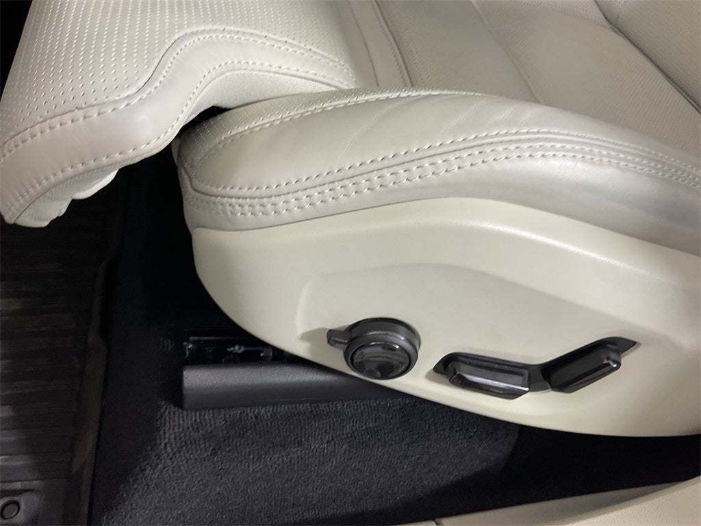 2025 Volvo XC90 B6 Ultra