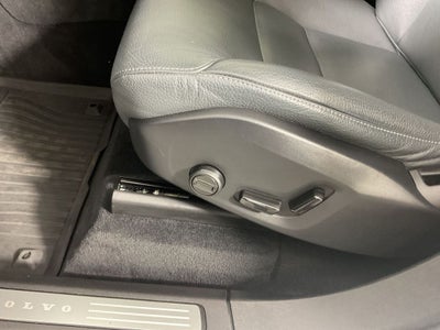 2020 Volvo XC90 T6 Momentum