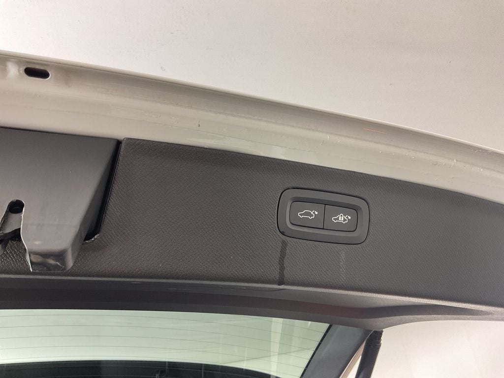 2020 Volvo XC90 T6 Momentum