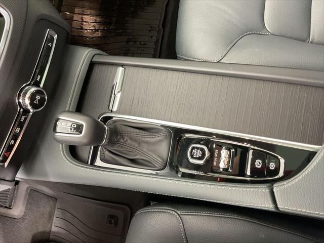 2020 Volvo XC90 T6 Momentum