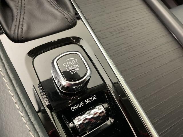 2020 Volvo XC90 T6 Momentum