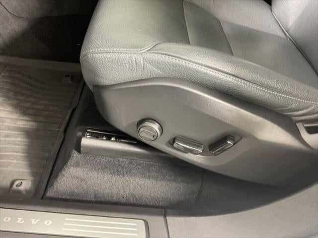 2020 Volvo XC90 T6 Momentum