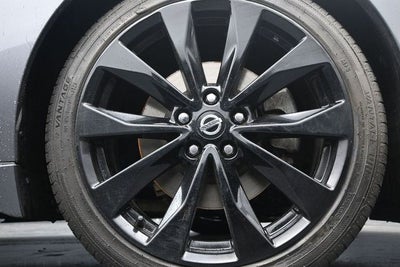 2022 Nissan Maxima SR