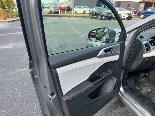 2025 Volkswagen Taos SE