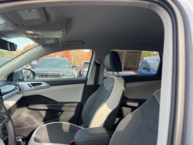 2025 Volkswagen Taos SE