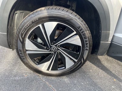 2025 Volkswagen Taos SE