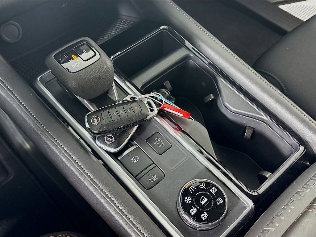 2025 Nissan Pathfinder SV