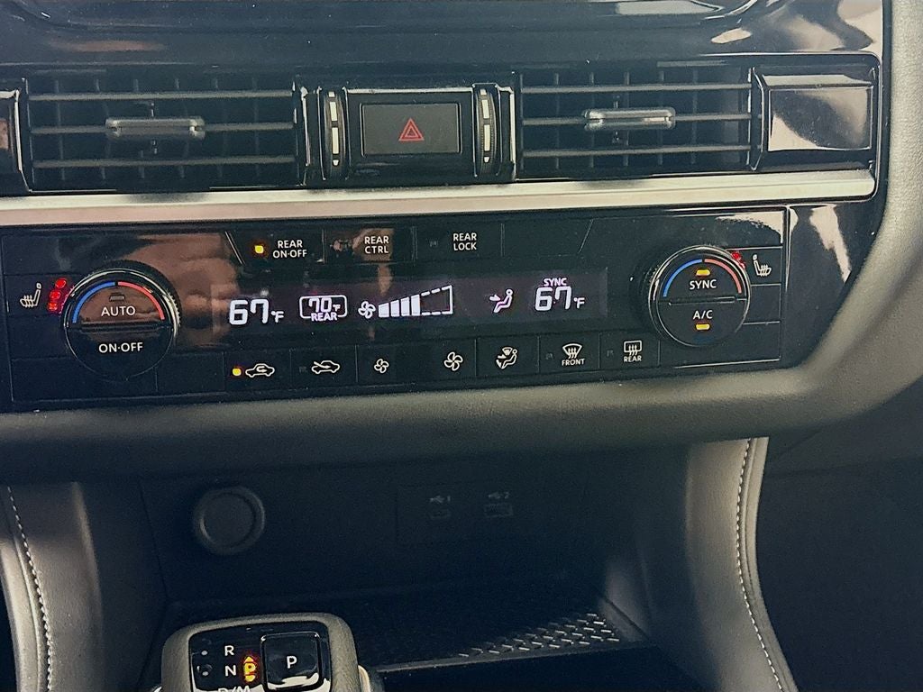 2025 Nissan Pathfinder SV