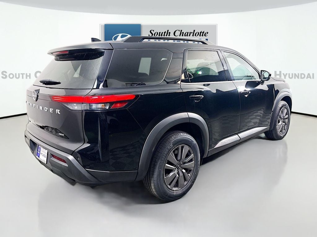 2025 Nissan Pathfinder SV