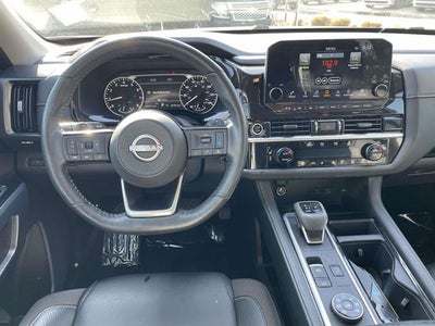 2022 Nissan Pathfinder SL