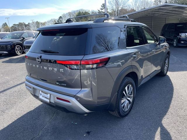 2022 Nissan Pathfinder SL