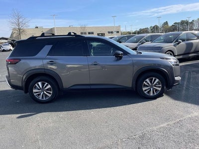 2022 Nissan Pathfinder SL