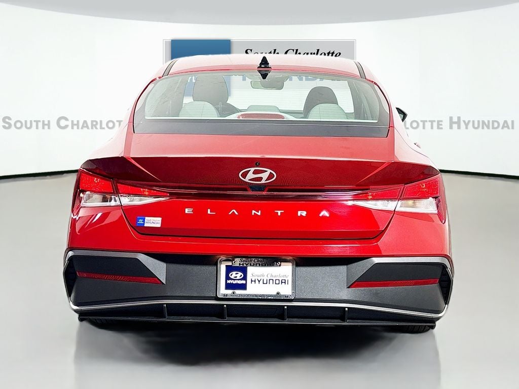 2025 Hyundai Elantra SE