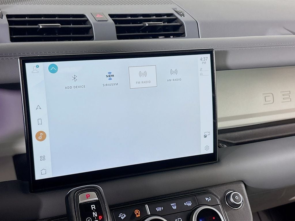 2023 Land Rover Defender SE