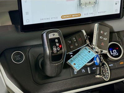 2023 Land Rover Defender SE