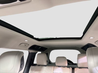 2023 Land Rover Defender SE