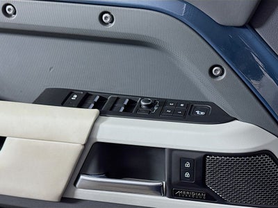 2023 Land Rover Defender SE