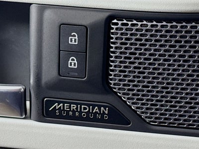 2023 Land Rover Defender SE