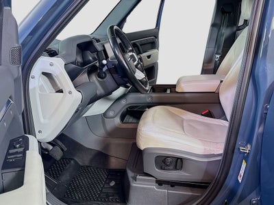 2023 Land Rover Defender SE