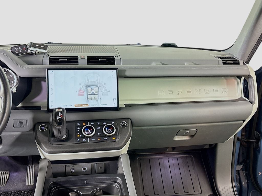 2023 Land Rover Defender SE