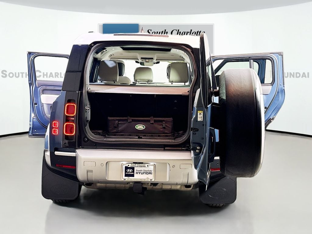 2023 Land Rover Defender SE