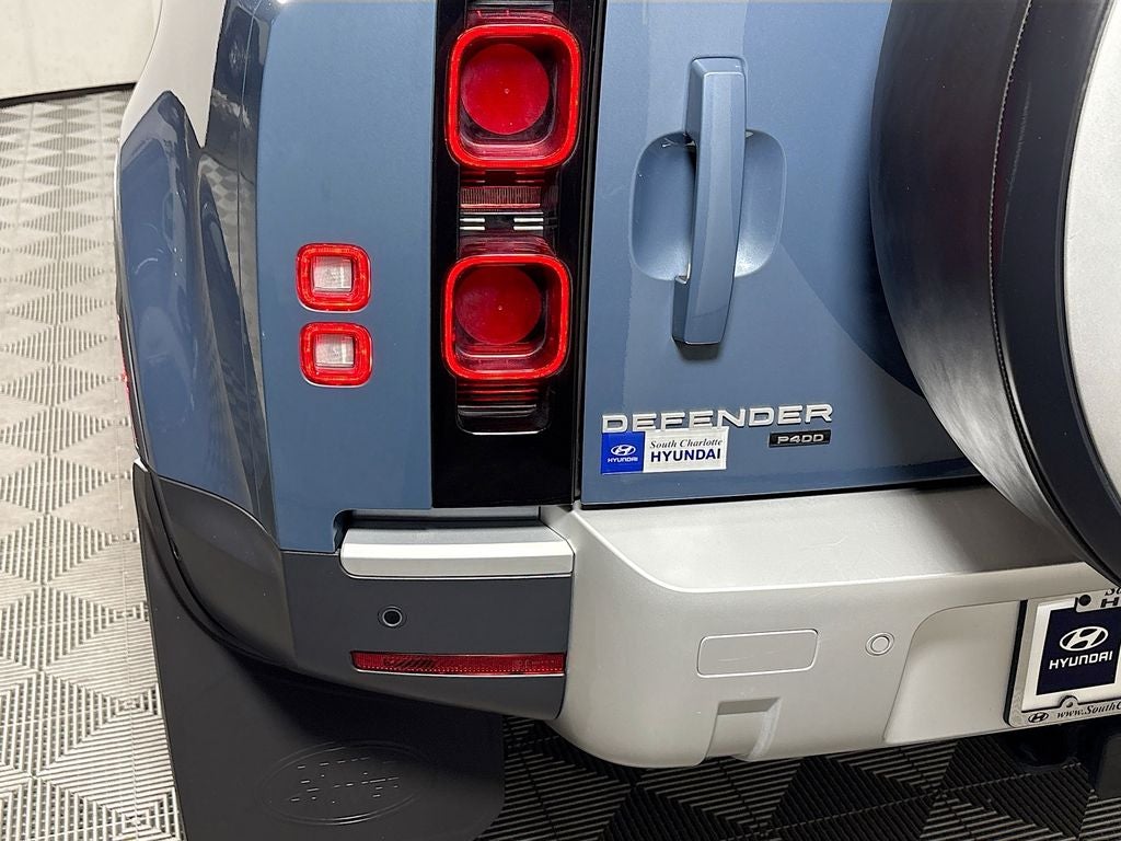 2023 Land Rover Defender SE