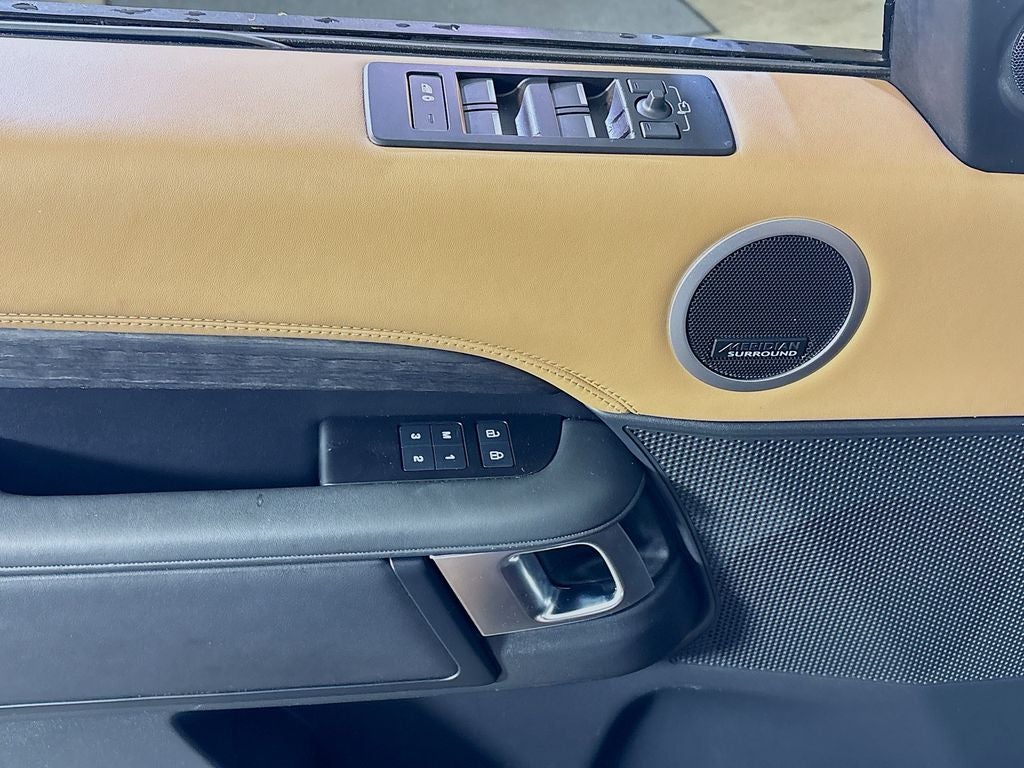 2023 Land Rover Discovery Metropolitan Edition