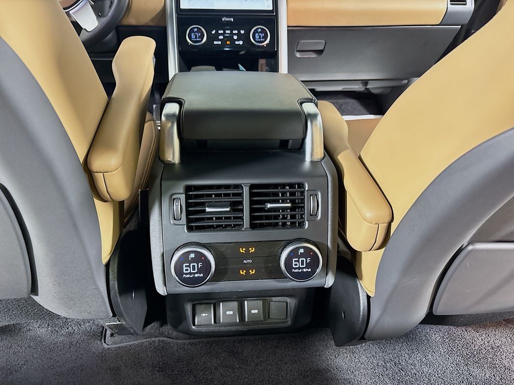 2023 Land Rover Discovery Metropolitan Edition