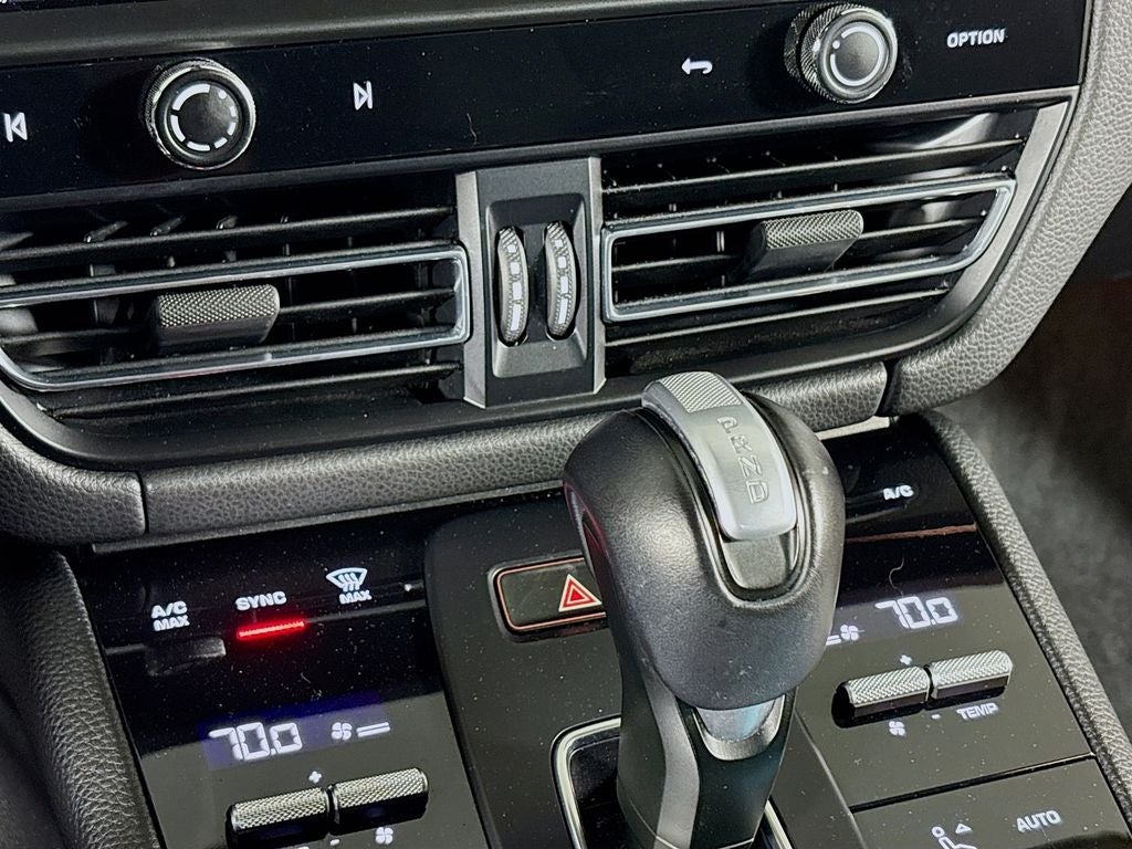 2024 Porsche Macan Base