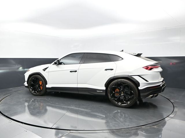2023 Lamborghini Urus Performante