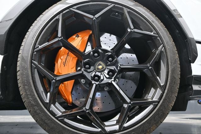 2023 Lamborghini Urus Performante
